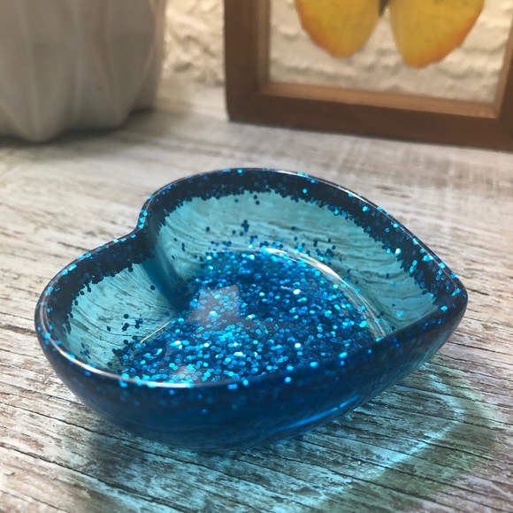 Blue Glitter Glam Heart Dish - Jewelry Dish / Trinket Tray/ Holiday Decor - Picture 3 of 12